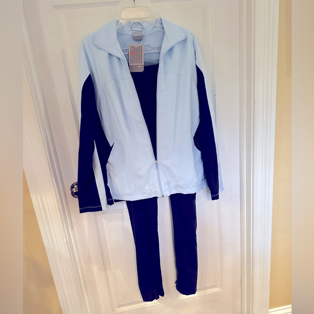 Nike, women’s navy/lt blue warm up/leisure wear. Size L. NWT